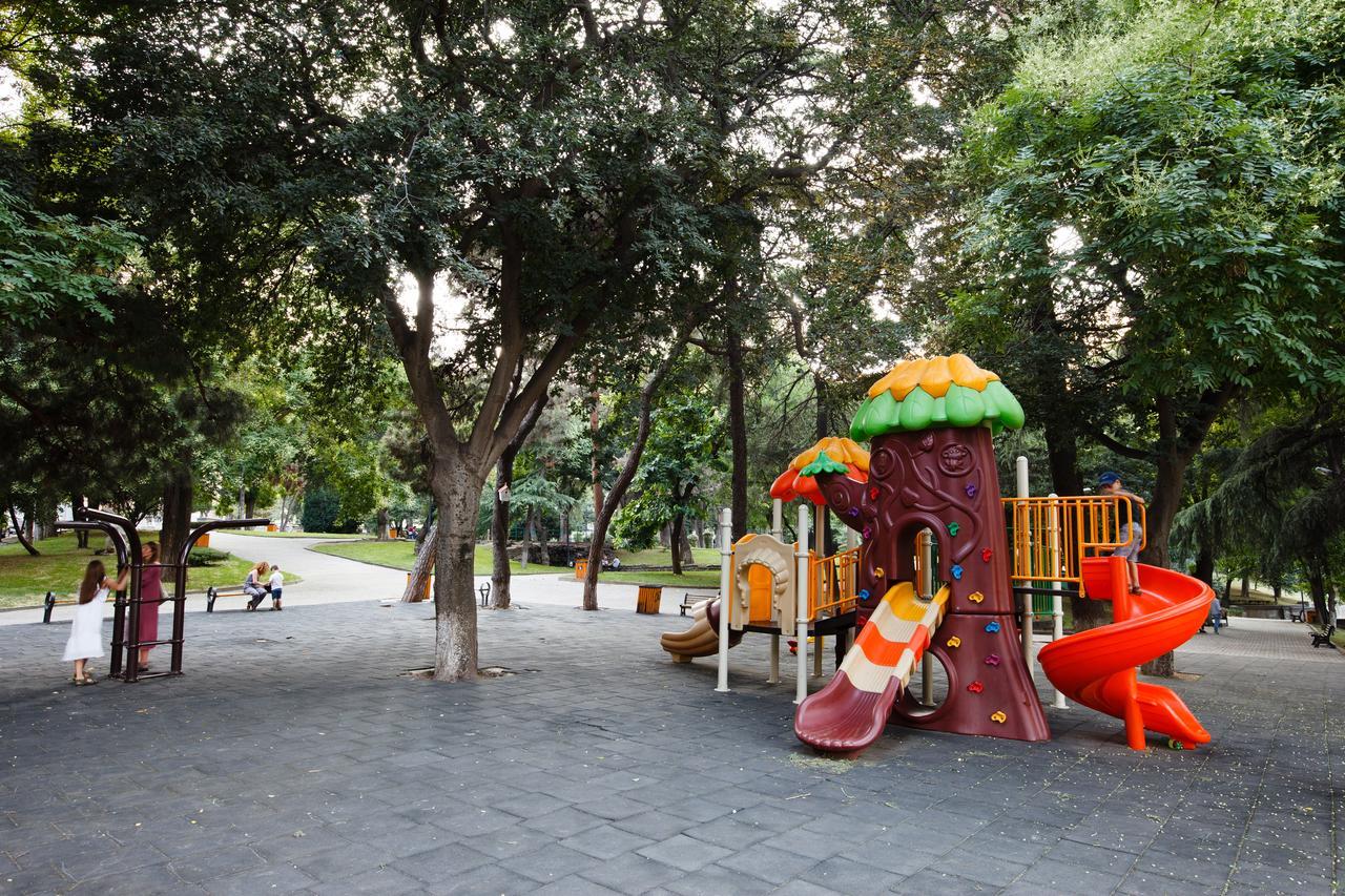 Garden Side Tbilisi Hotel Ngoại thất bức ảnh